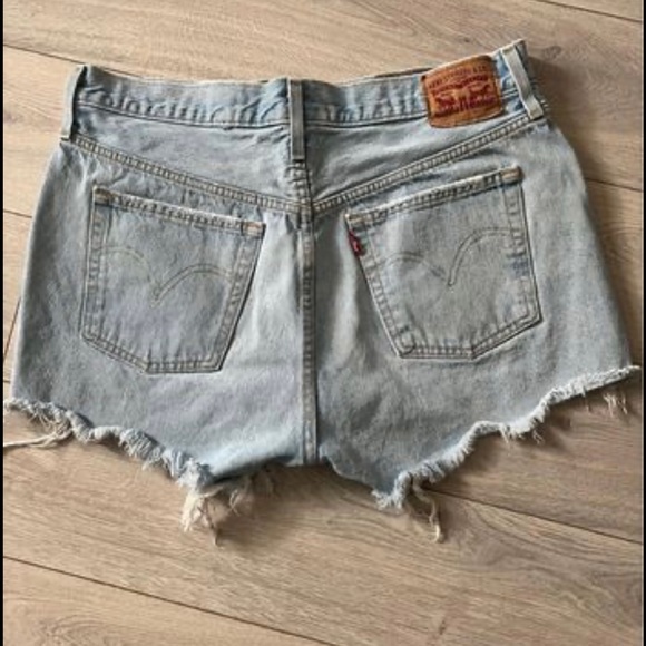 Levi’s 501 jean shorts - Picture 2 of 4